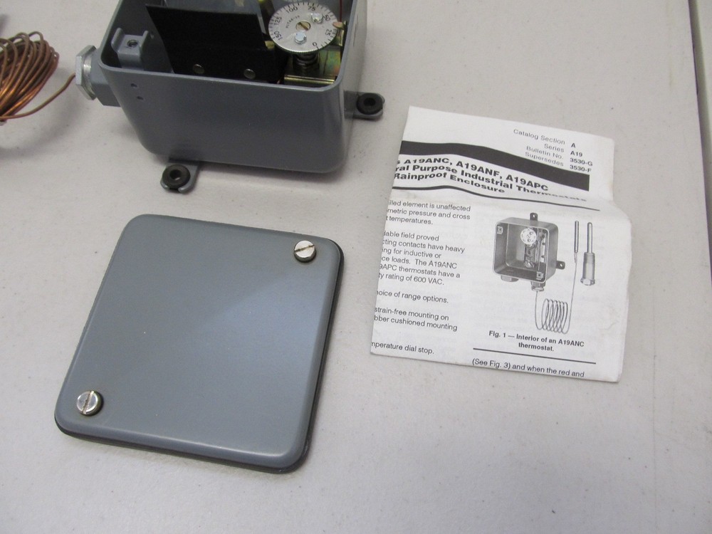 Johnson Controls A19ANC-1C Remote Bulb Temp Control w/ Rainproof Enclosure
