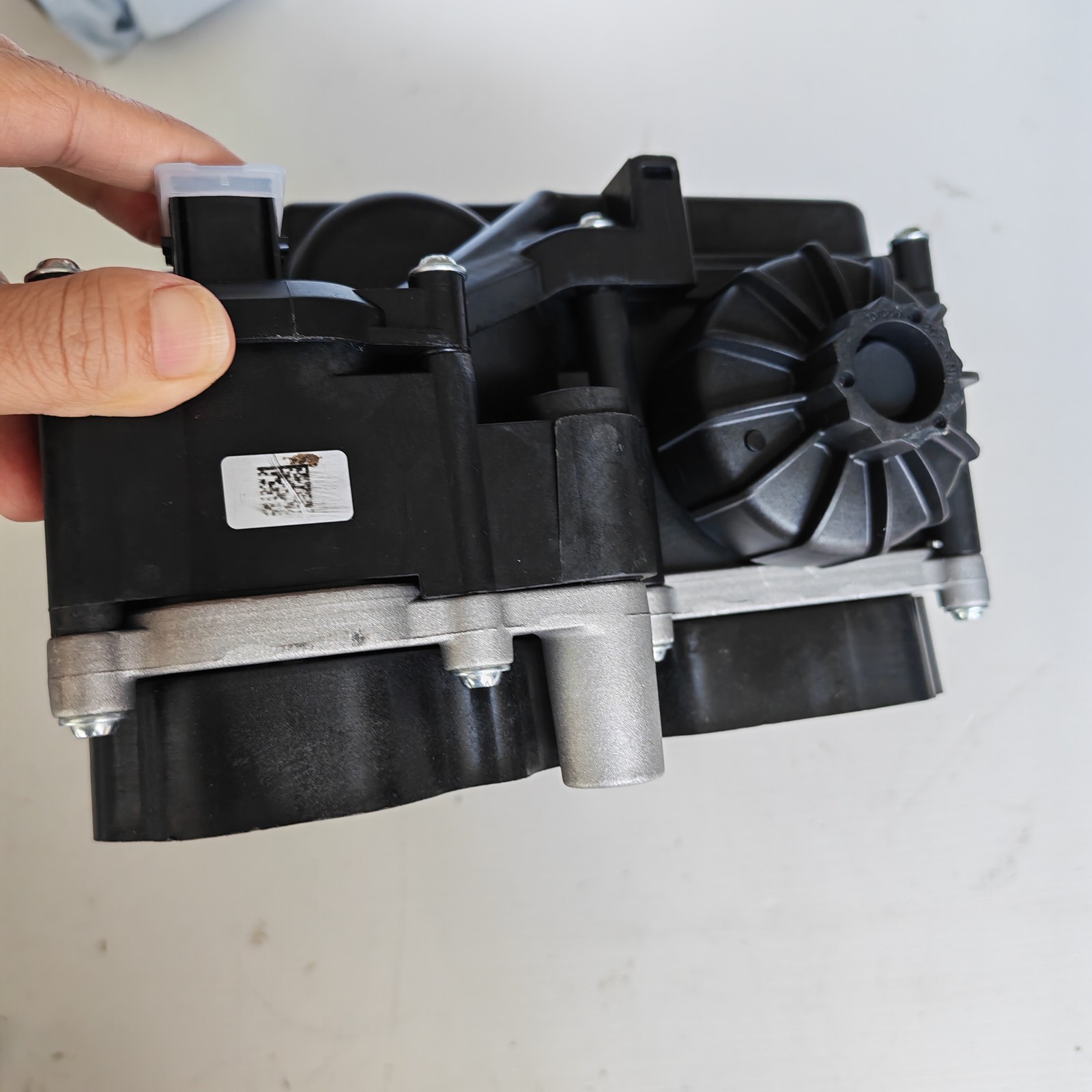 12V Urea Pump D13 21577511 21332701 Bosch 85003864 For Volvo Mack DEF 21577507