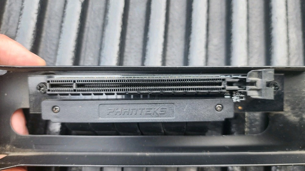 Phanteks Vertical GPU Bracket Kit With Riser And Cable See Pics