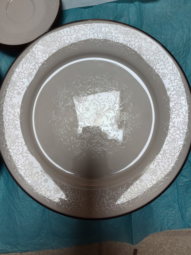 Noritake Porcelain China, Affection Pattern