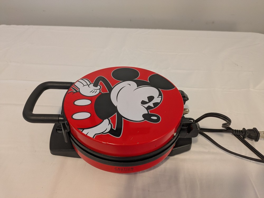 Disney Mickey Mouse 7.5 Inch Waffle Maker (Tested)