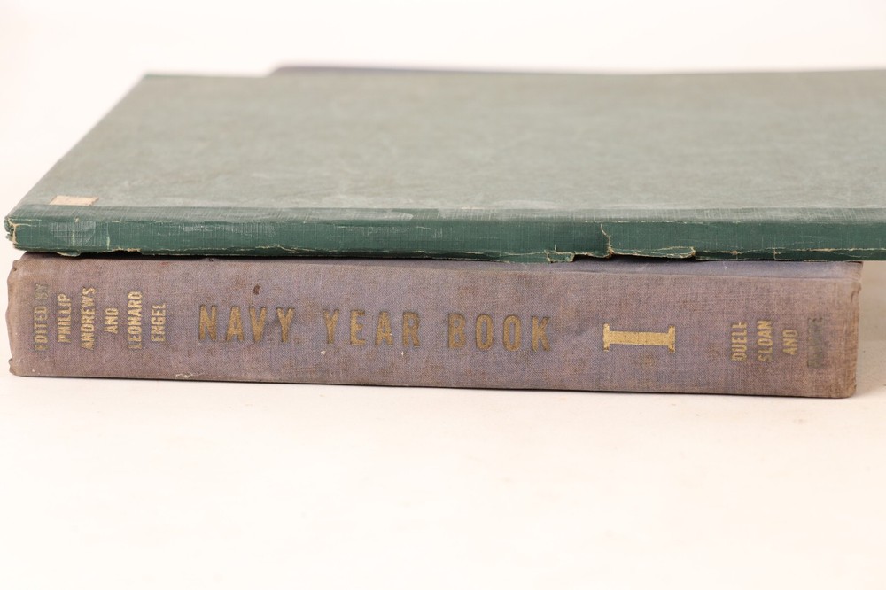WW2 USN Year Book Group/71