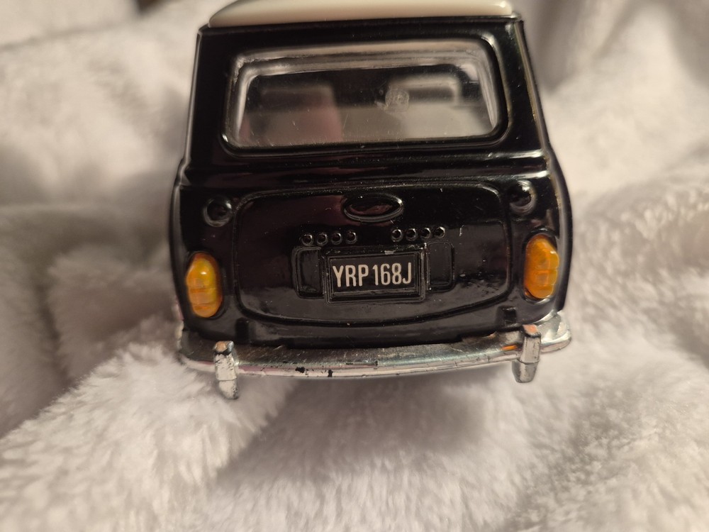 Mini Cooper Scale Model Car Retro Desk Clock - Black