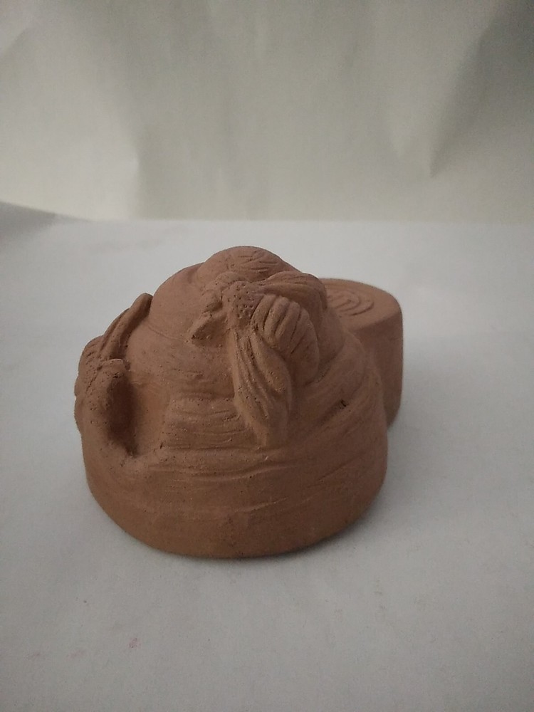 Terra Cotta Pot Riser Bee Skeep TFS Figural Decorative Figurine