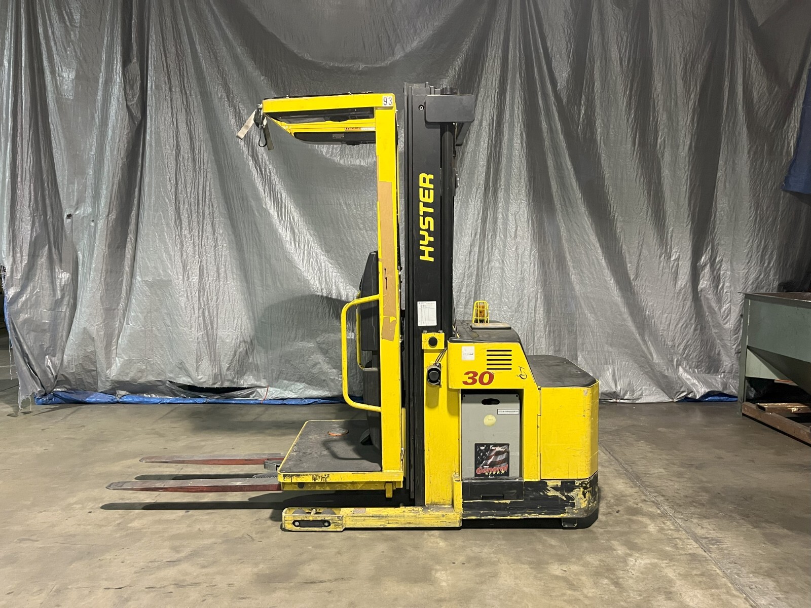 2011 HYSTER R30XMS2 ELECTRIC 3000LB ORDER PICKER NARROW AISLE FORKLIFT Forktruck