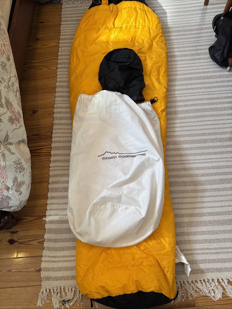 Midwest Mountaineering Down Filled Sleeping Bag. EUC