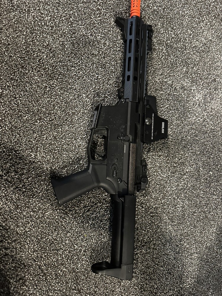airsoft gun
