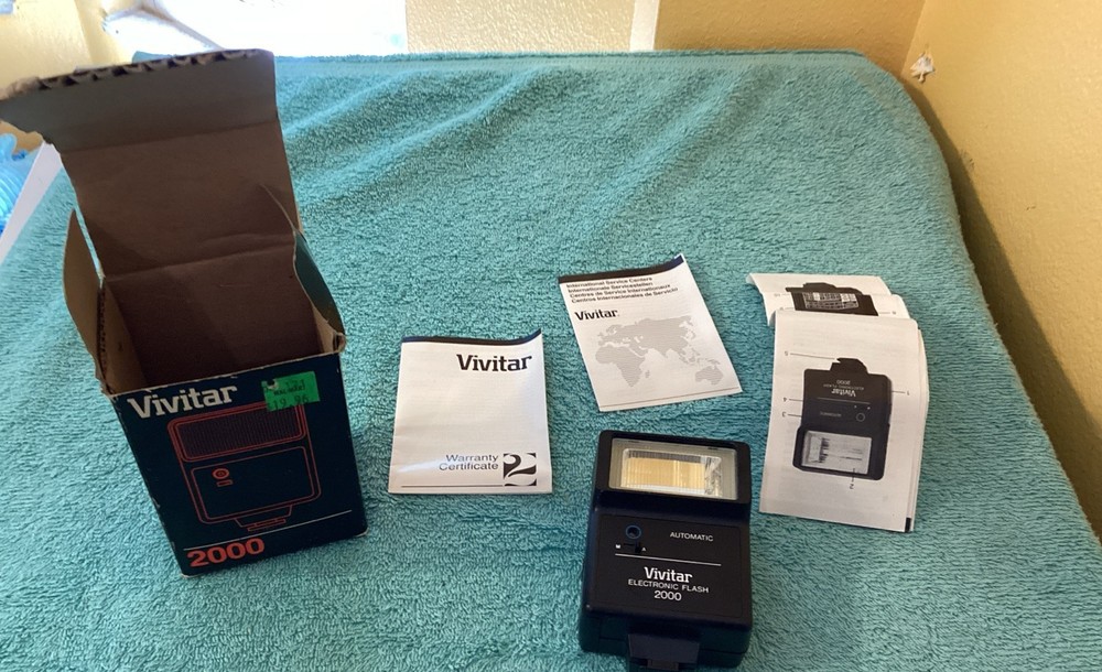 Vivitar 2000 Electronic Flash. NIB.