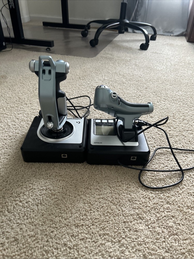 Logitech X52 HOTAS￼￼