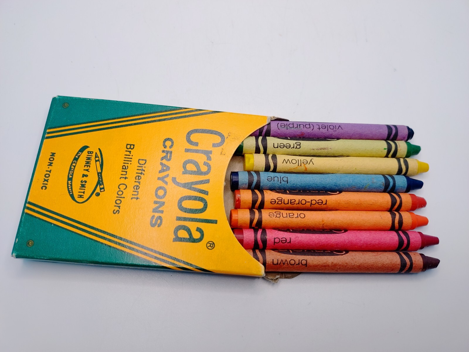 Vintage Crayola Crayons Brilliant Colors No.8 Binney & Smith Original Price USA