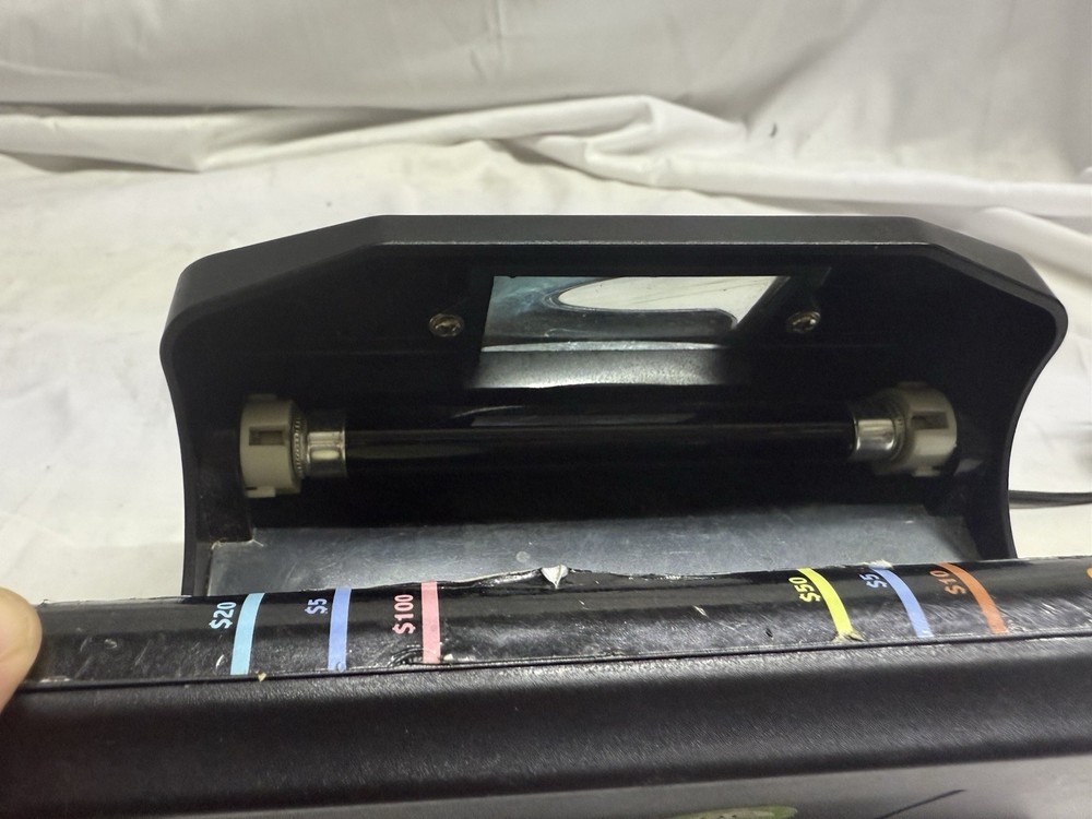 Royal Sovereign counterfeit detector