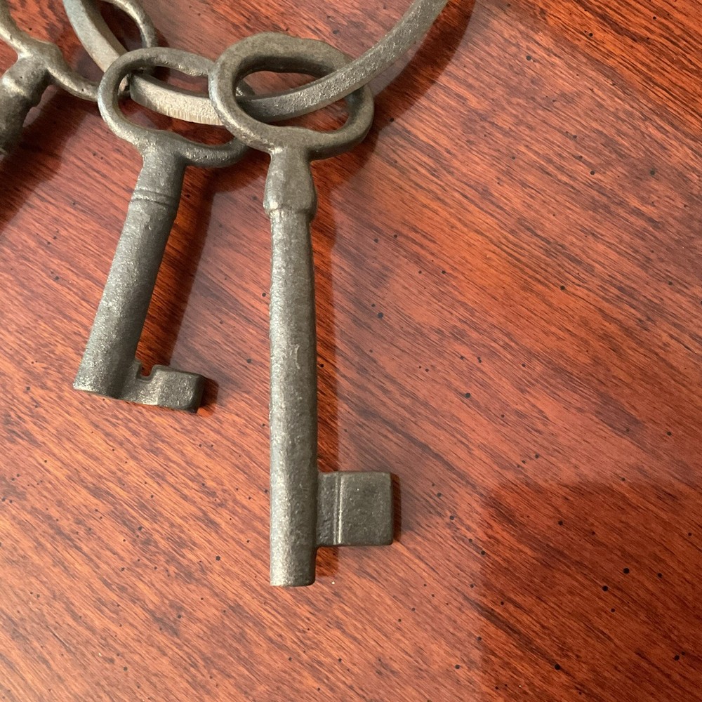Rustic Decorative Cast Iron Key Set - Preowned