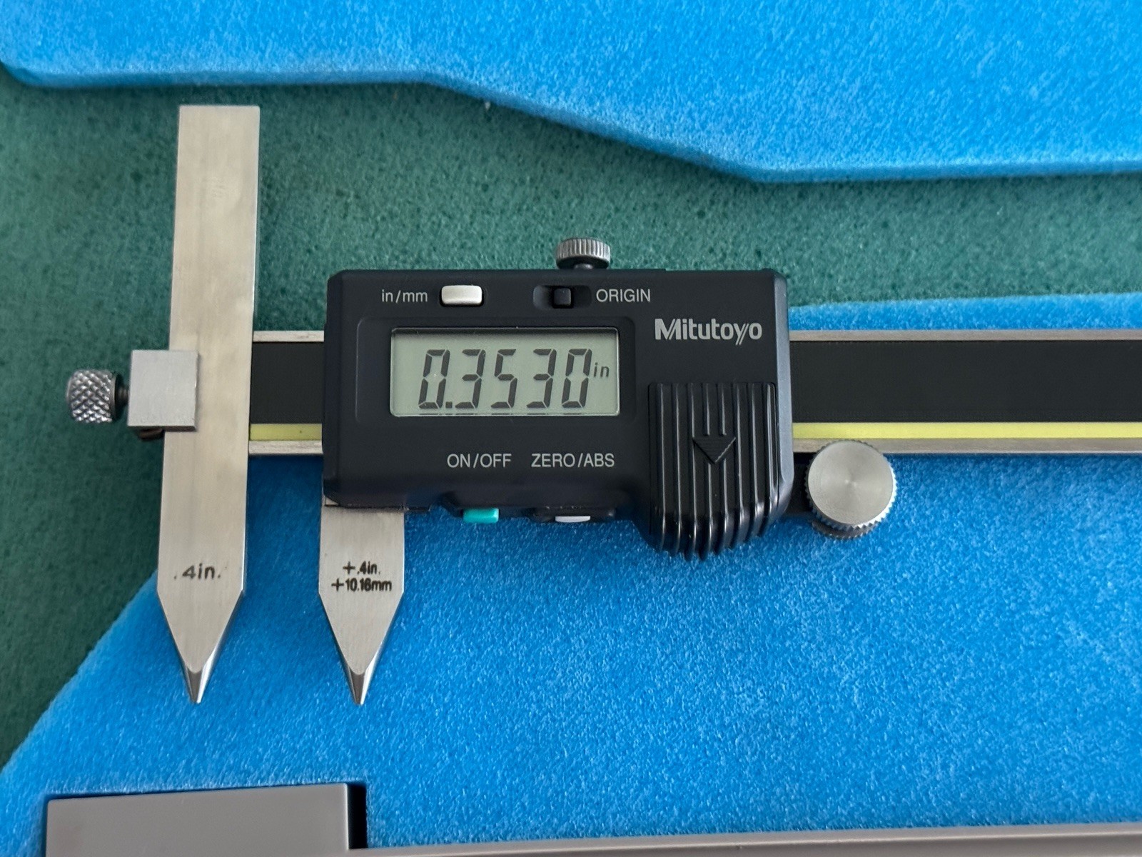 Mitutoyo 573-205-10 Offset Centerline ABS Digimatic Caliper 0.4–6” w/ Case Japan