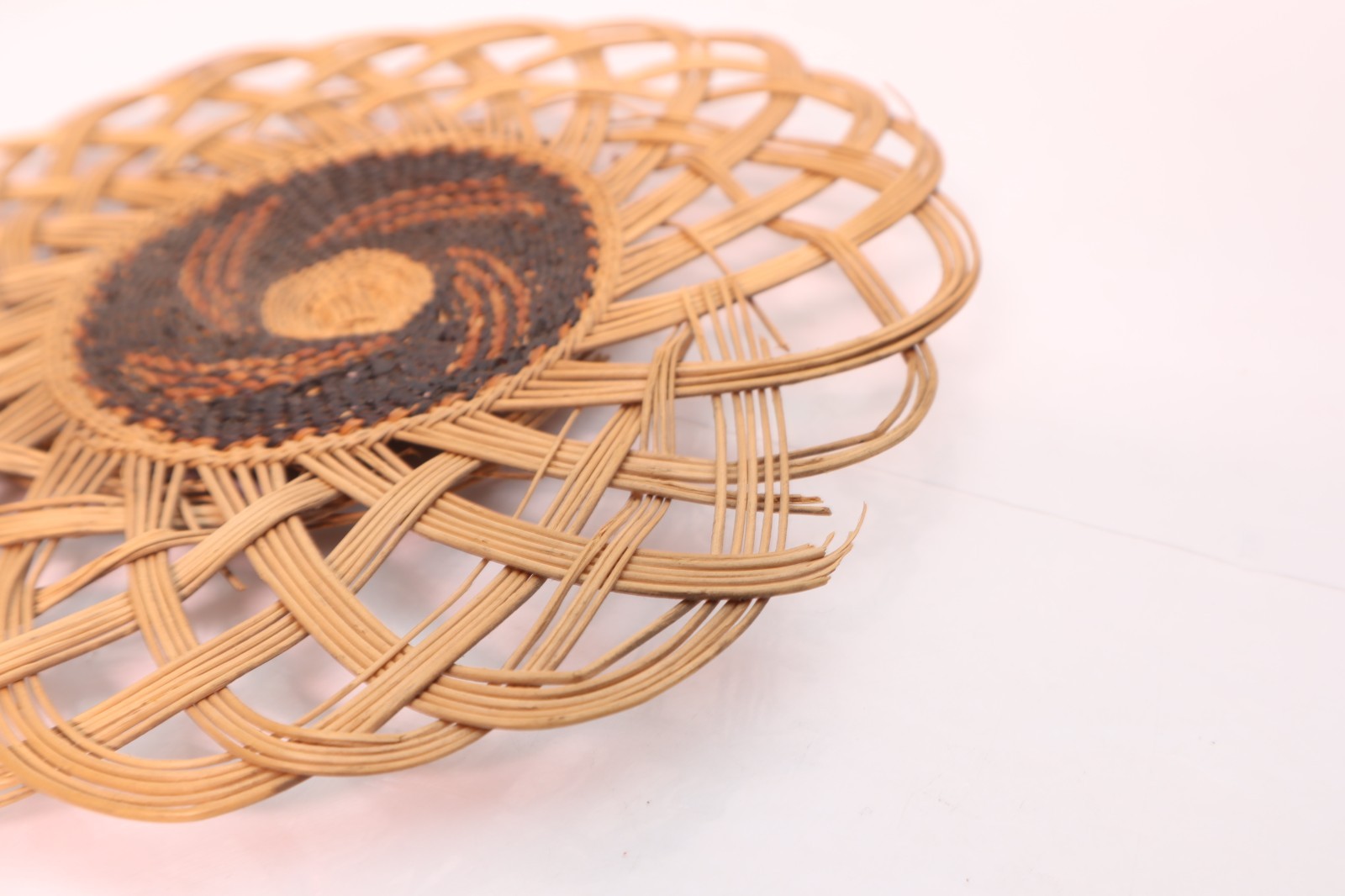 VTG Native American Indian Hupa Yurok Woven Basket Plaque Flat Tray Trivet 8.5"