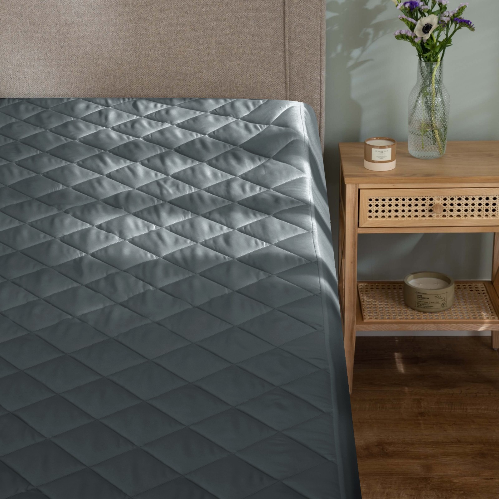 Quilted Waterproof Mattress Cover Pad Protector Cooling Breathable Fitted Topper