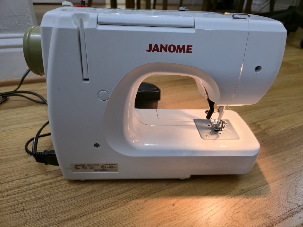 JANOME MODEL 3125 Sewing Machine Pedal Powers On READ!