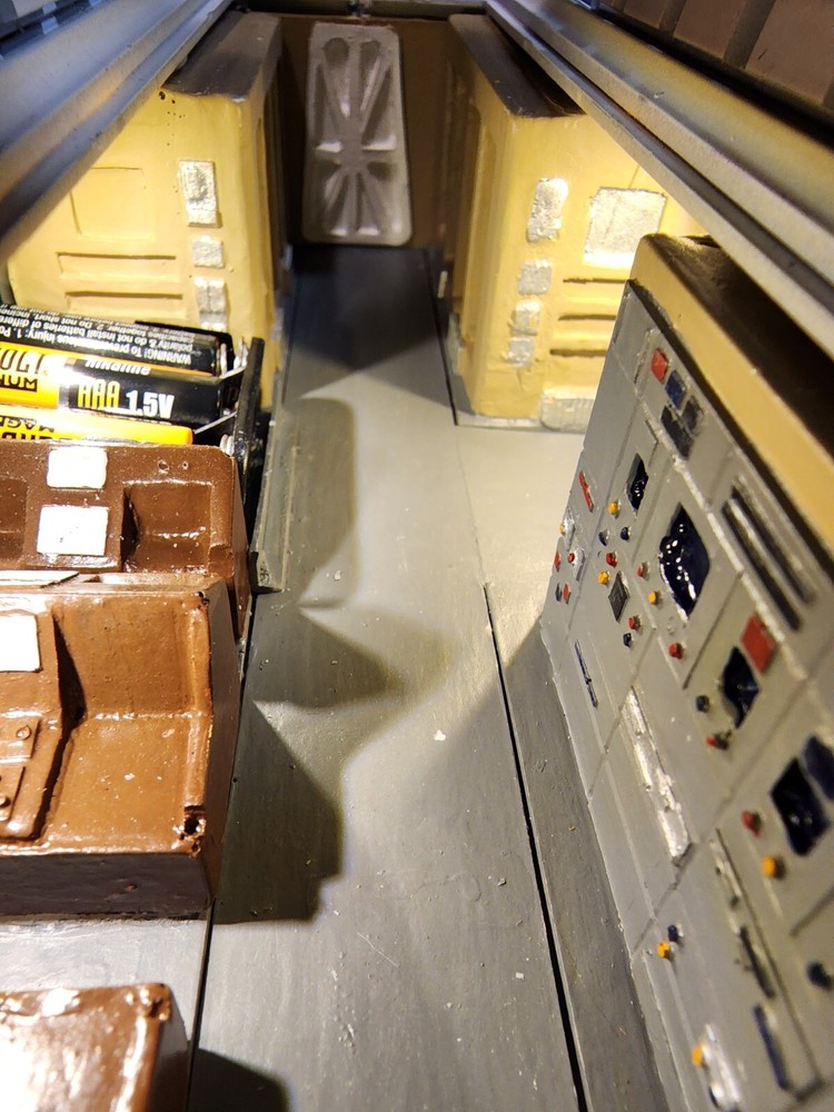 Space: 1999 Eagle 2 Lit Model With Complete Lab Interior, SOUND EFFECTS!!!!!!!!