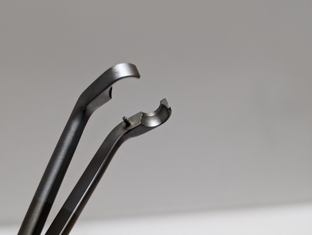 2 pcs. Screw Holding Forceps (USED).