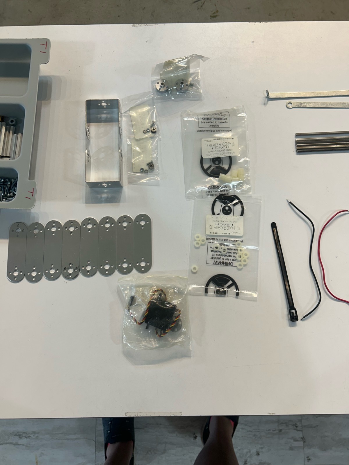 Pitsco TETRIX Robotics | Robot STEM Education Base Set 570 Pieces 739145 LEGO •