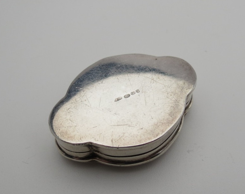 Sterling silver - London English vintage pill box hallmarked 11 grams 1.5 inch