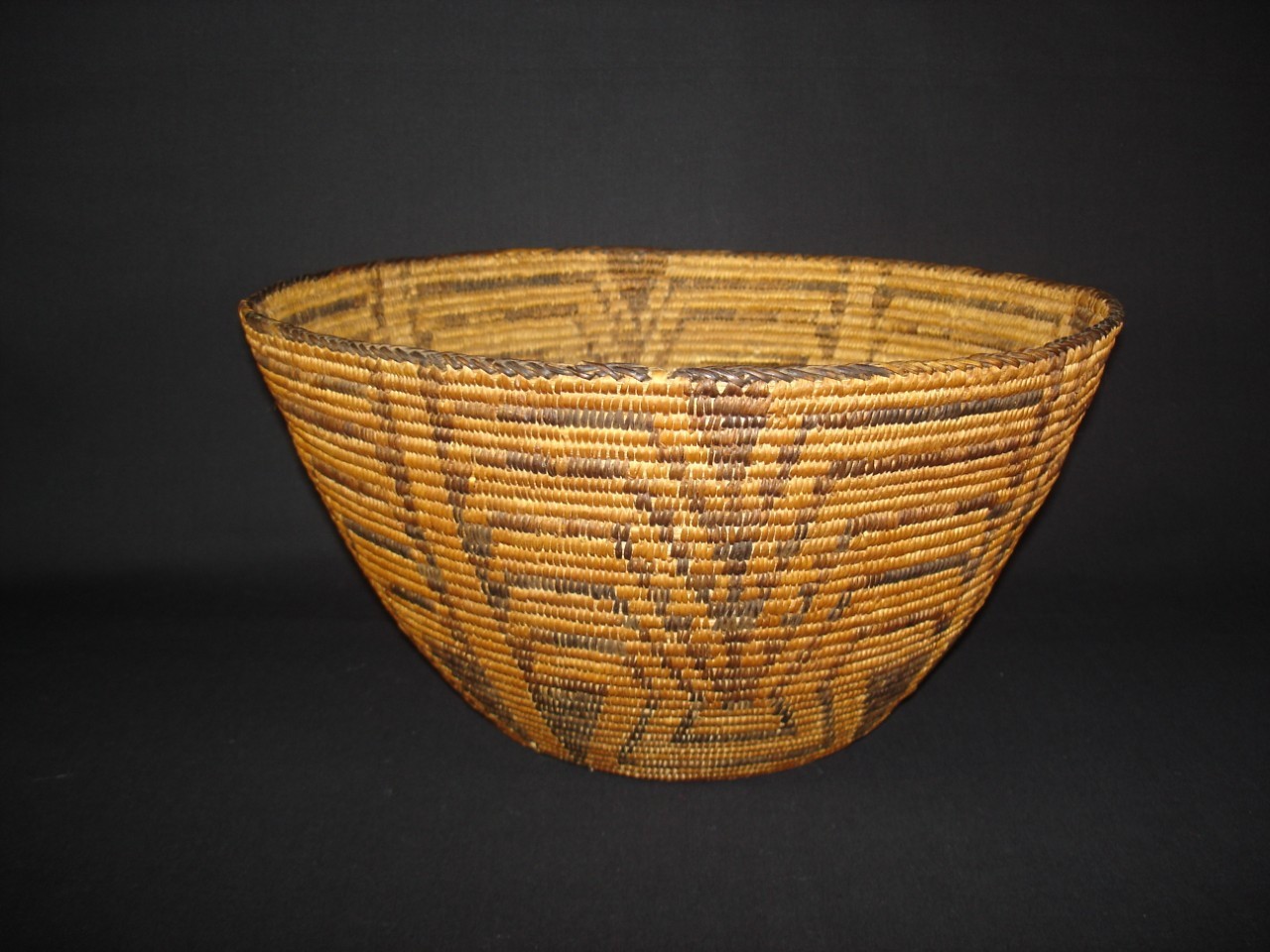A very nice Pima bowl basket, Native American Indian, Circa: 1920