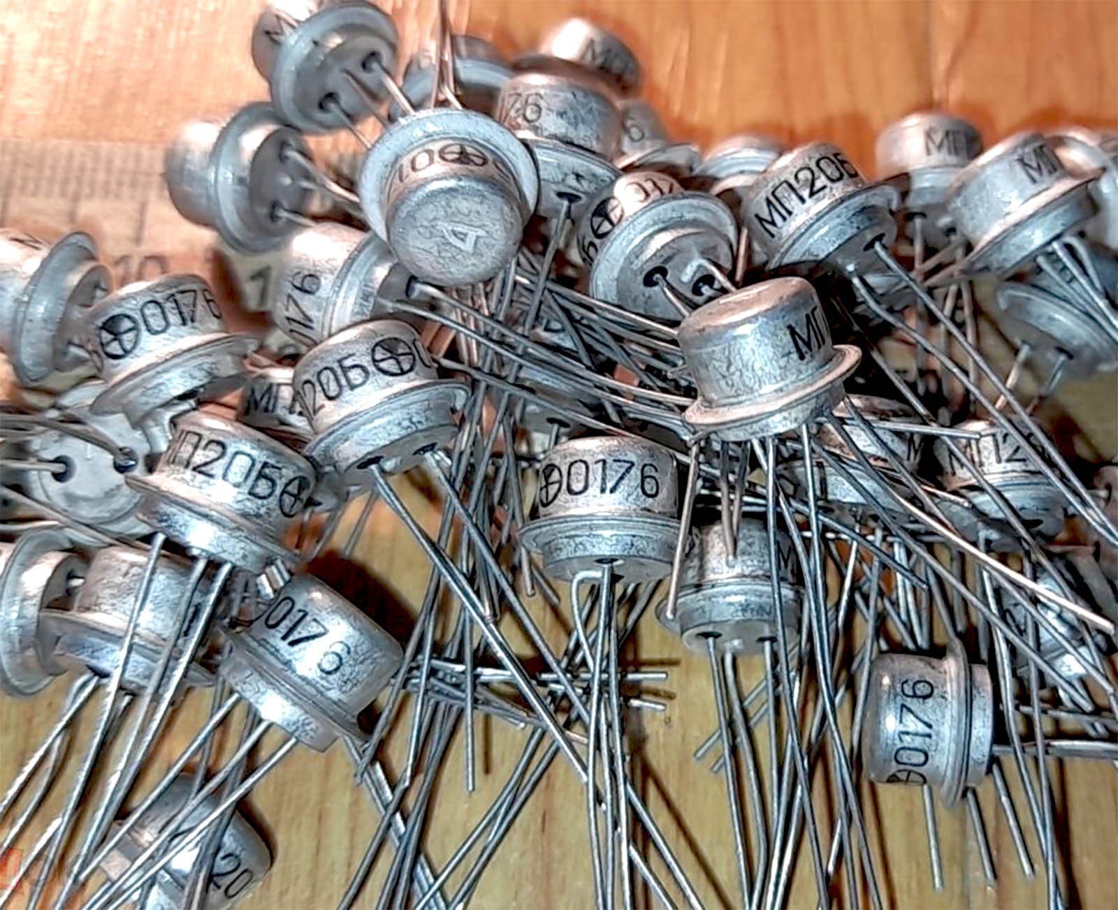 6x Germanium Transistor PNP MP20B (AC125 NKT275 2N109 2N508) - Fuzz Face - USSR