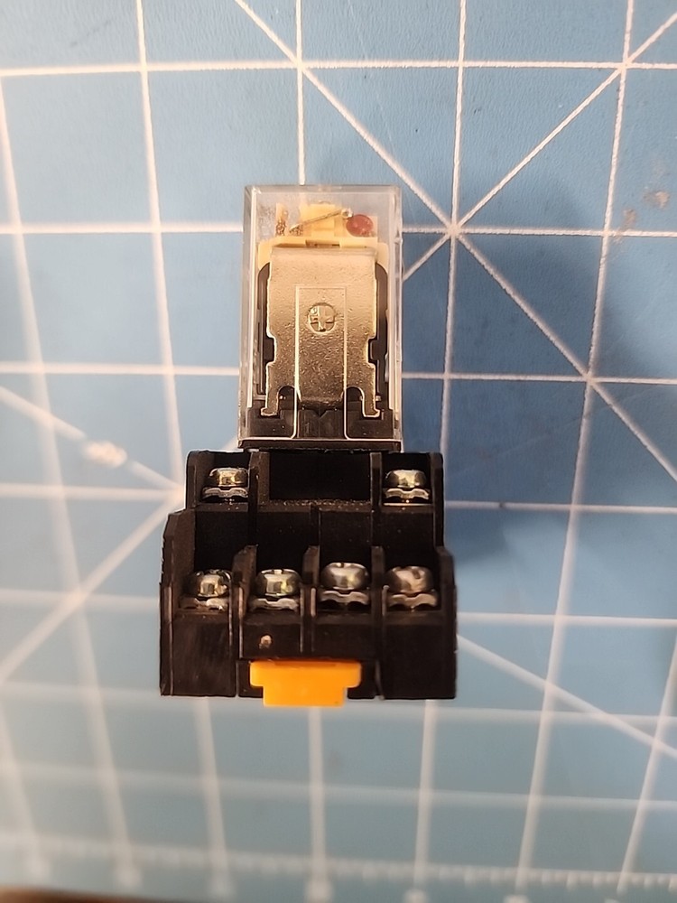 GE CR420MPL044J RELAY W/ BASE