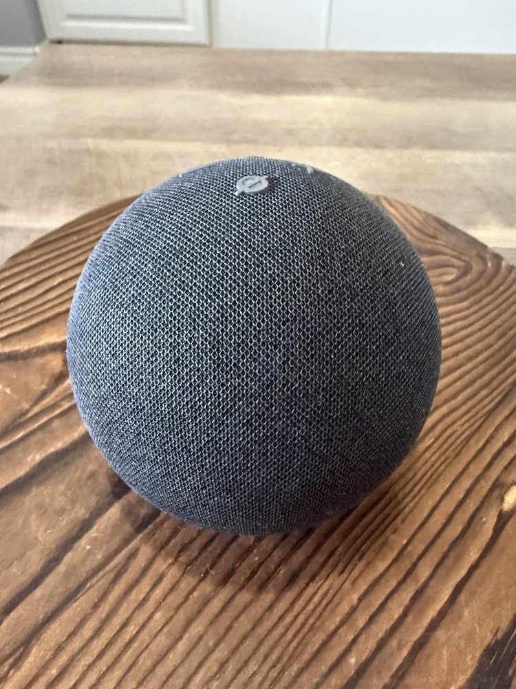 Amazon Echo Dot 4th Gen Smart Speaker (B7W64E) – Tested, No Power Adapter, Clean