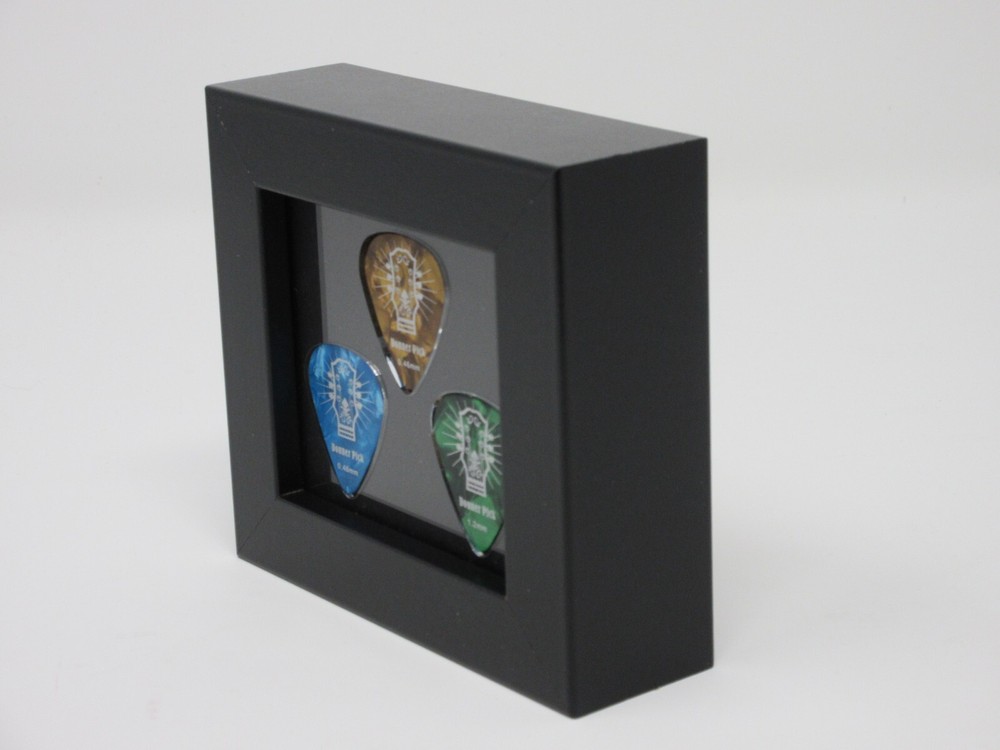 3 GUITAR PICKS (NOT INCLUDED) SMALL DISPLAY FRAME