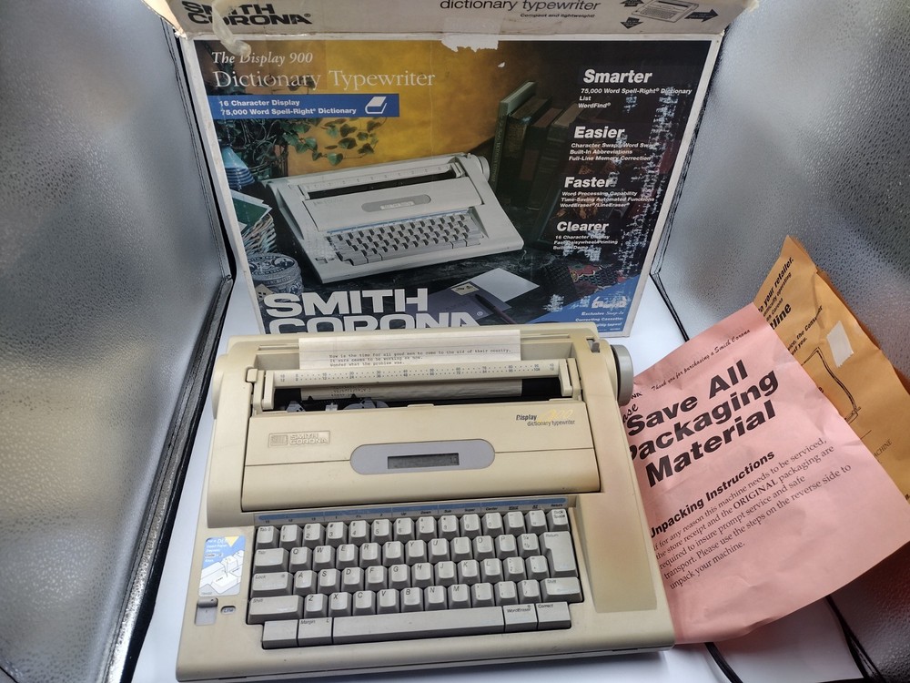 Smith-Corona Display 900 Dictionary Electronic Typewriter W Box SUN BLEACHED
