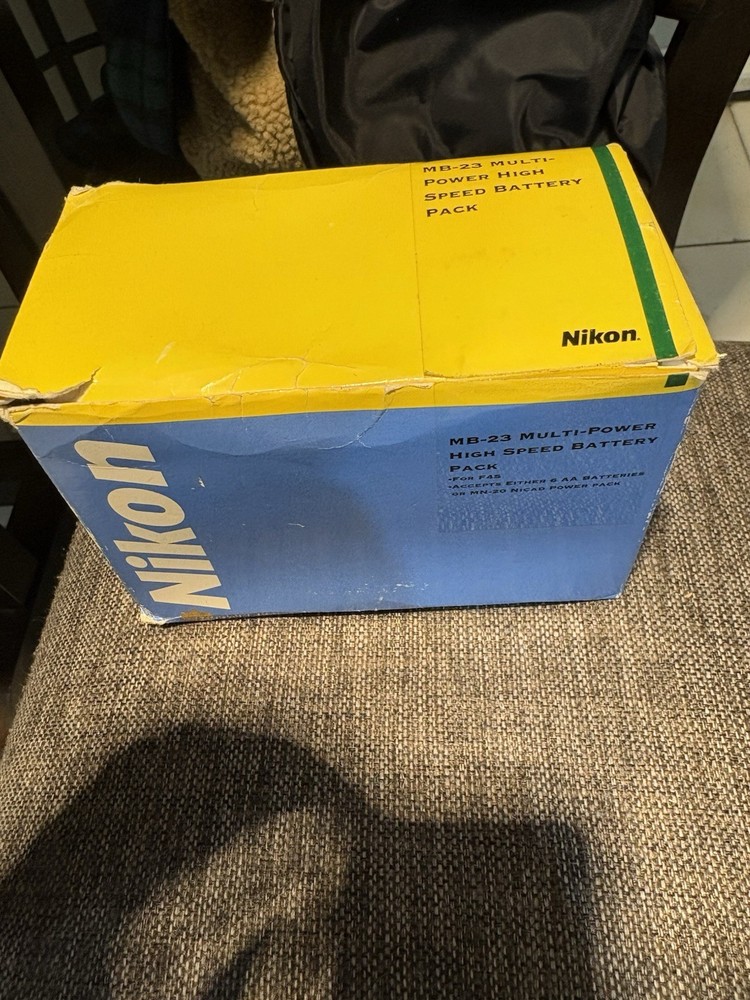 Nikon MB-21 High Speed Battery Grip
