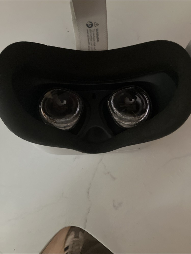 Oculus Quest 2 Virtual Reality Headset 256GB, with Controllers, White.