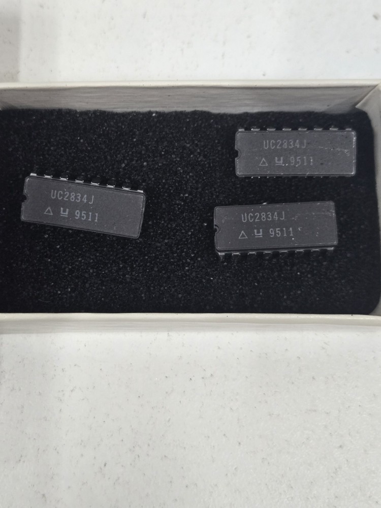 Lot of Unitrode Integrated Circuits Chips Controllers Circuits