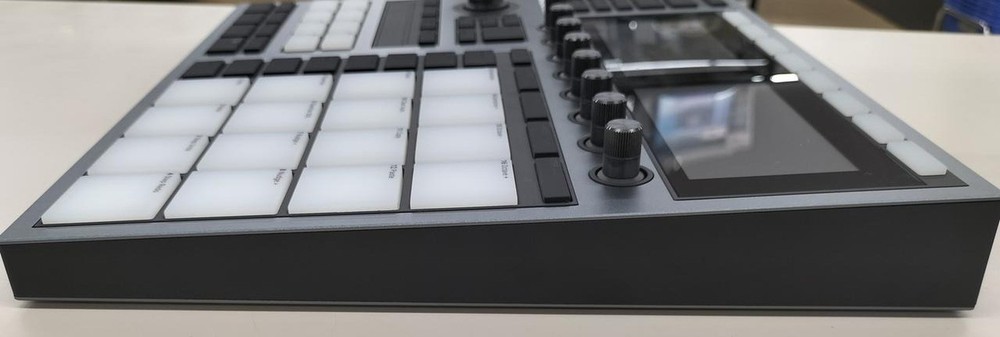 Native Instruments Maschine+ Standalone Sampler Drum Machine Beat Maker w/ Box