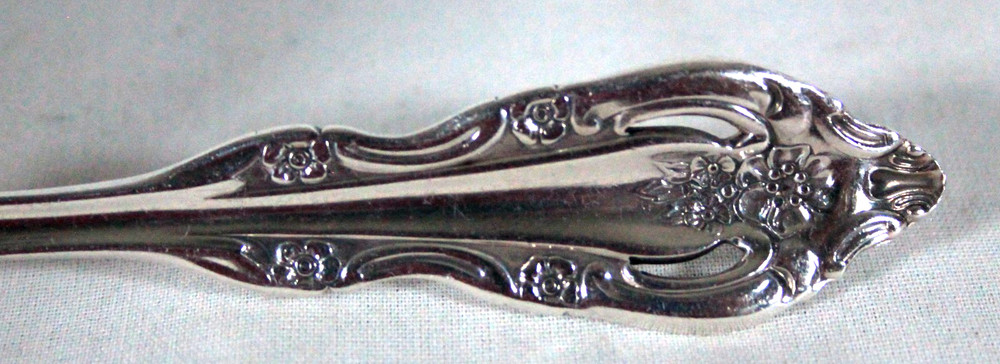 1965 SOLID SERVING FORK SILVER ARTISTRY (SILVERPLATE)BY ONEIDA SILVER 7.25" LONG