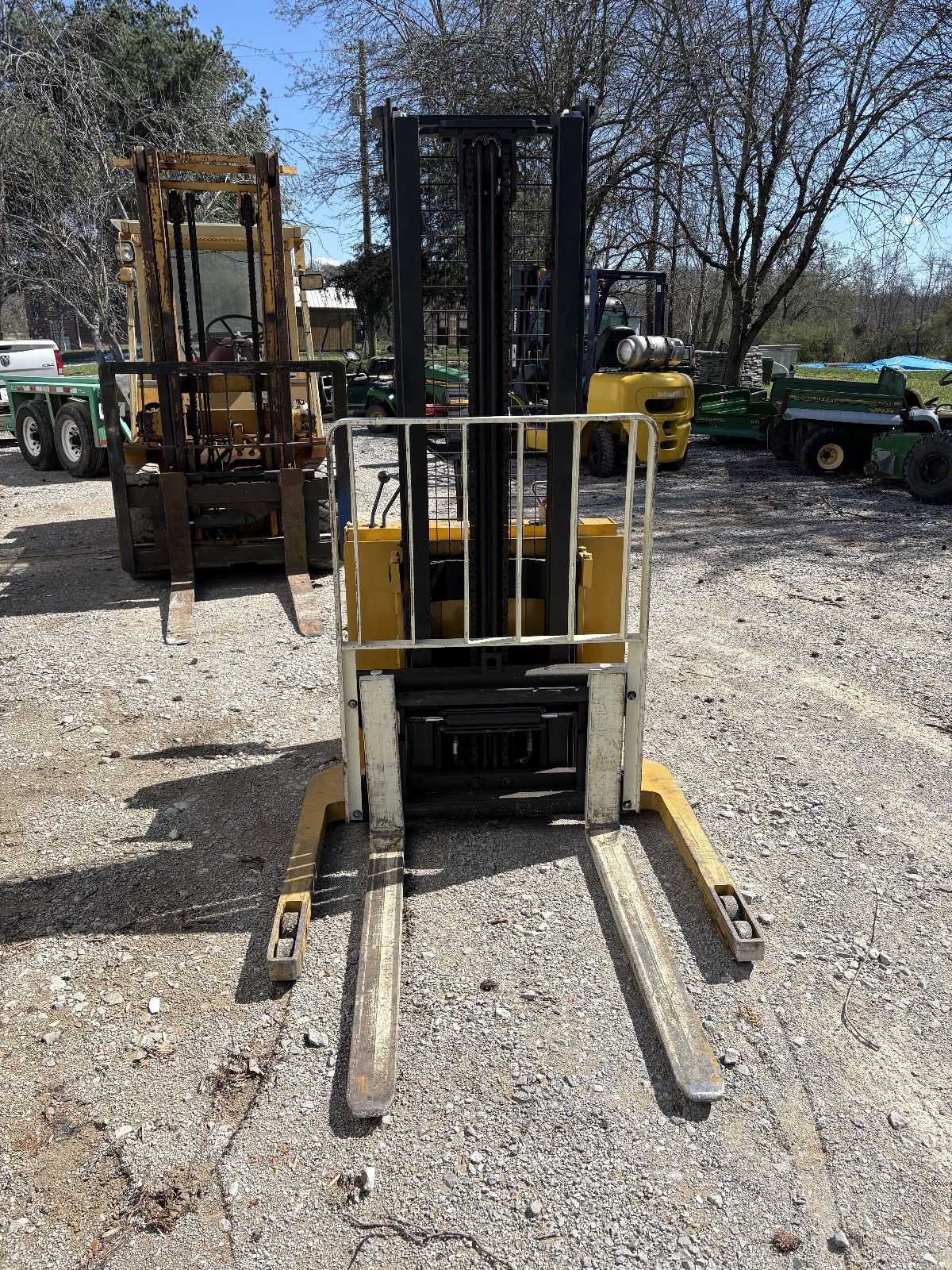 Yale MSW030SCN, 2800 LB, 2-Stage Mast 130”, Electric Pallet Stacke