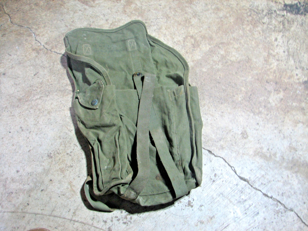 Vtg ORIGINAL World 11 WAR Two US ARMY Small size Backpack