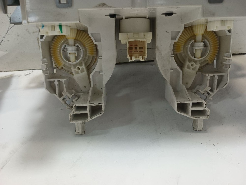 Dash Temperature Control from 2010 Mazda 3 12106617