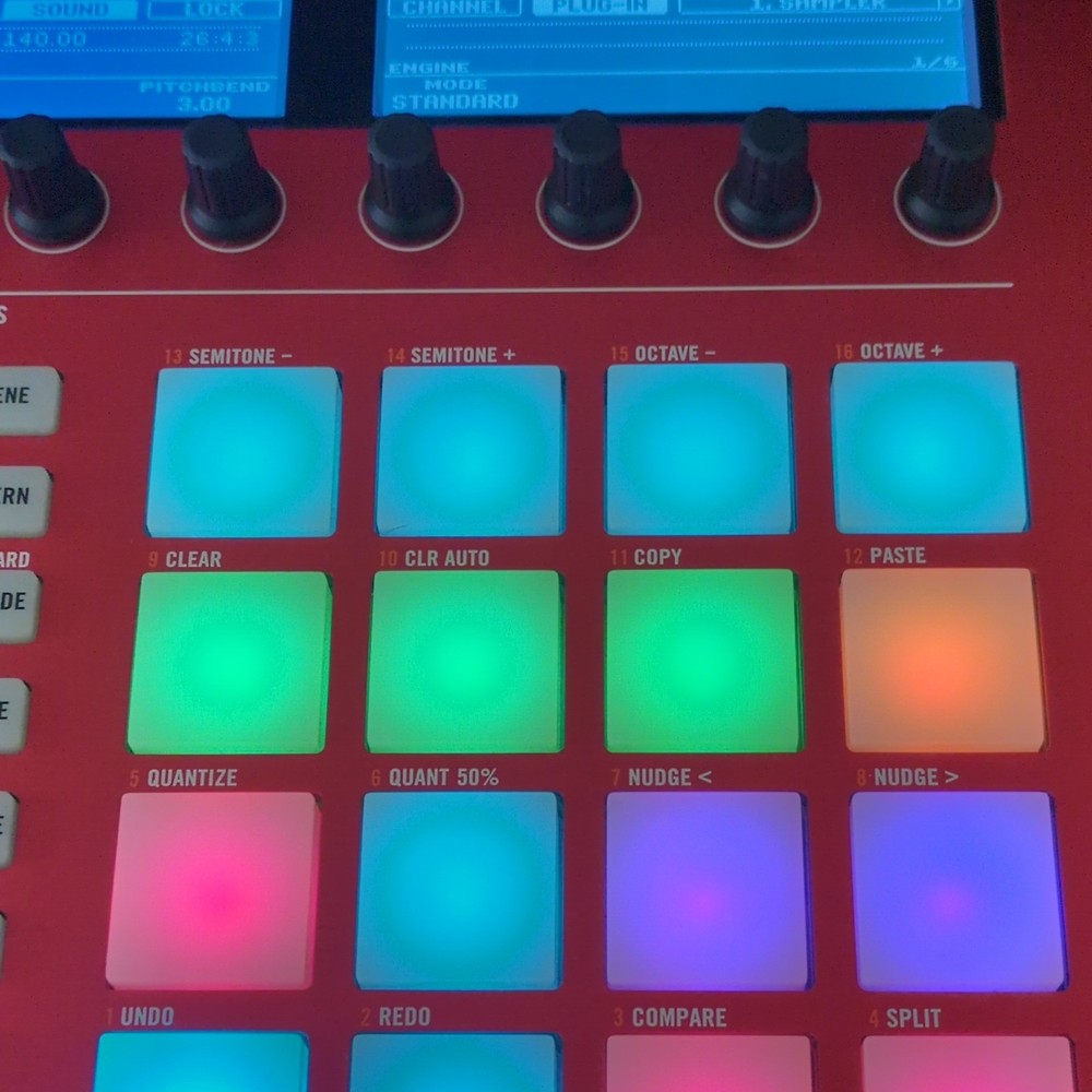 Native Instruments Maschine MK2 Red Digital Sampler & Sequencer, 16 Pad Triggers