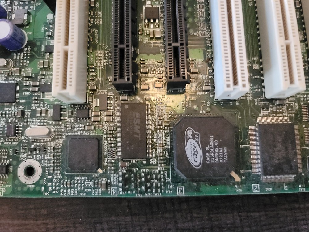 INTEL SERVER BOARD SE7520BD2 BUNDLE 2 x 2.8GHs 2800DP XEON PROCESSORS 8GB RAM