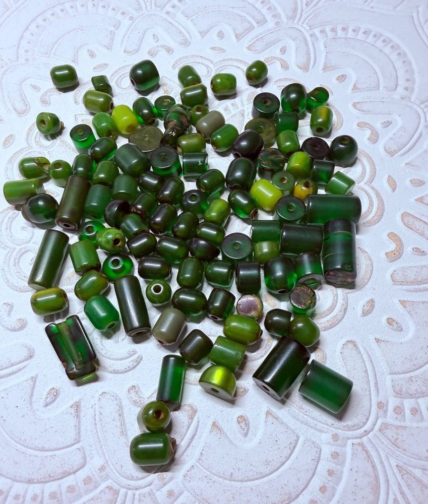 115 Grams Antique Bakelite\Catalin Single Pieces Rods In Different Sizes.