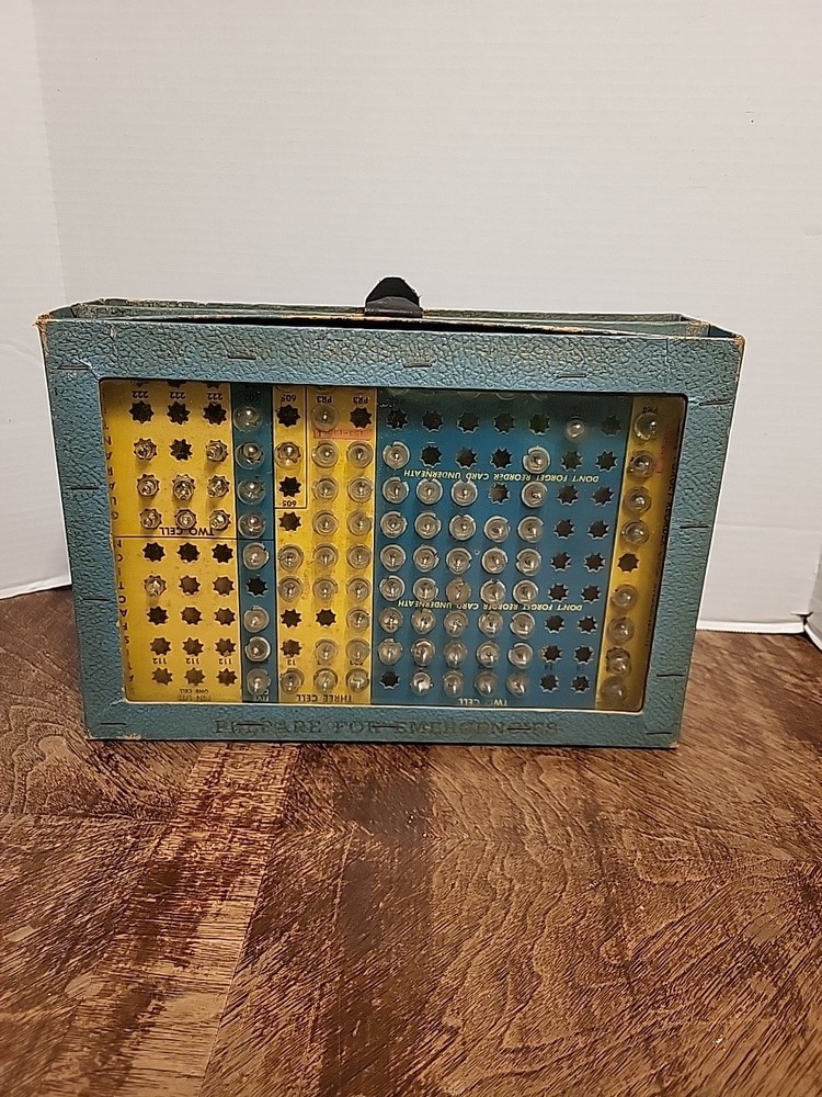 Vintage Duo-tint Flashlight & Lantern Bulb Store Case 1950s