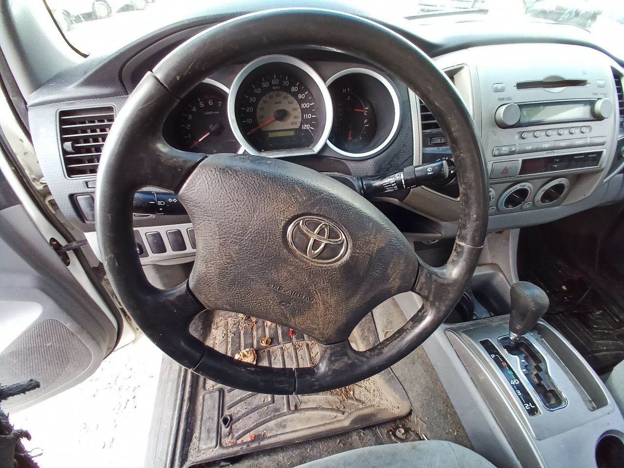 Front Passenger Right Spindle/Knuckle w/Hub from 2006 Toyota Tacoma 12786468