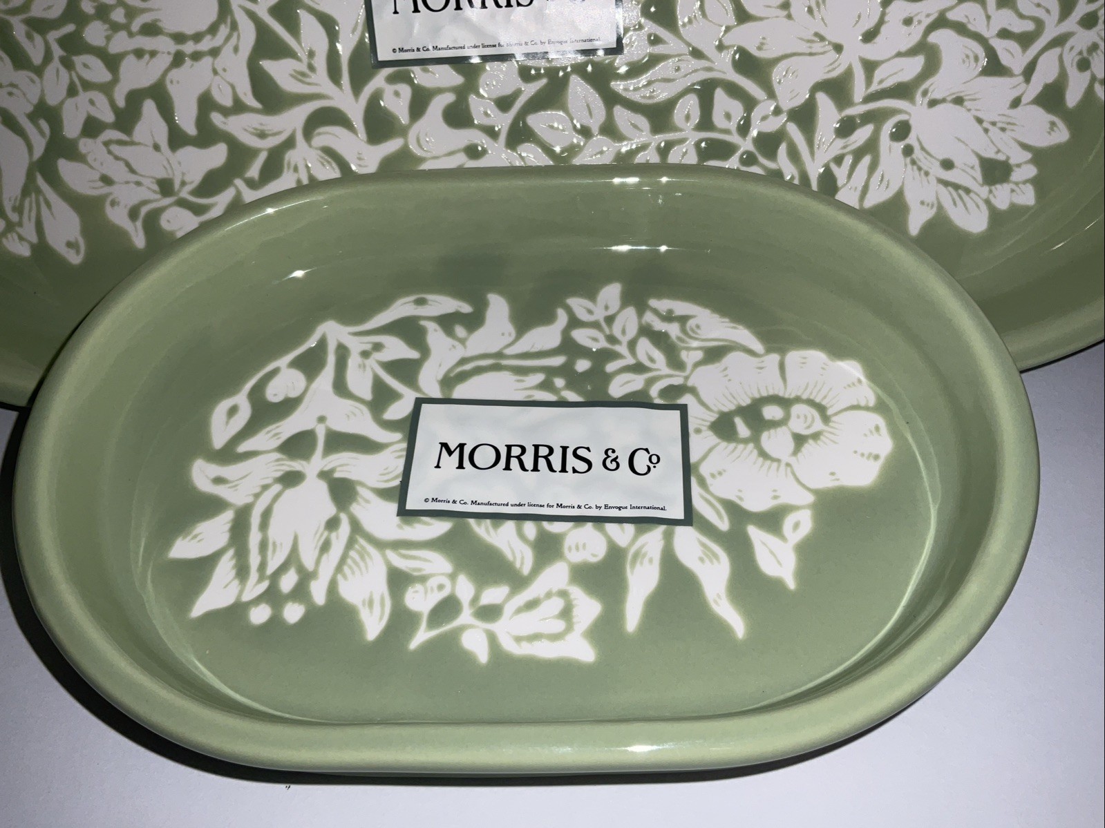 MORRIS & Co. GREEN WHITE ETCHED FLORAL EVERTED RIM CERAMIC 12.5 & 6.5 TRAYS NWT￼