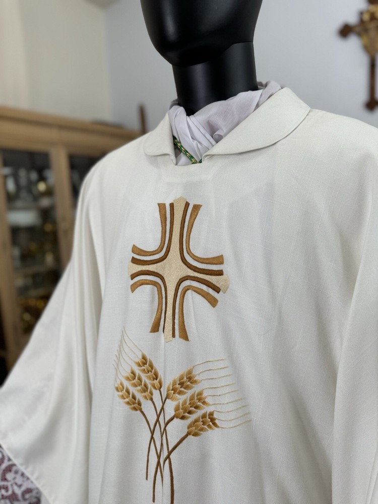 WHITE COLLARED VESTMENT CHASUBLE & STOLE