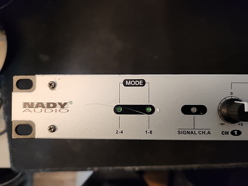 Nady System Stereo Signal Distributor SD-2418