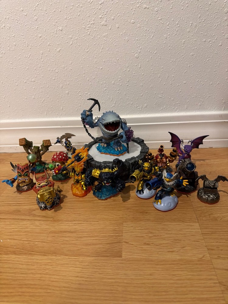 Skylanders Giant Figures | 14 pieces total | Read description