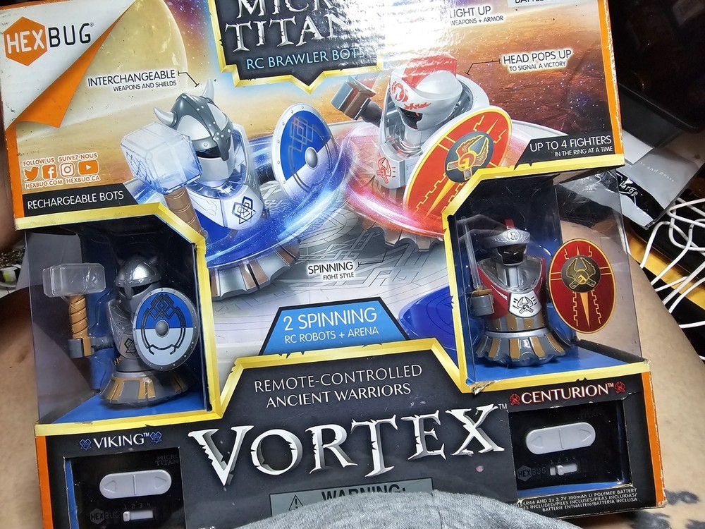 New In Box Hex Bug Titans Fighting Robots