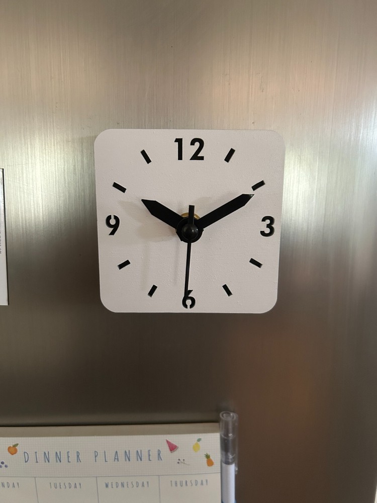 Fridge magnet clock - Robust design - Strong magnets