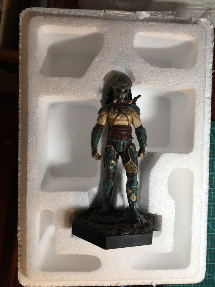 Eaglemoss Aliens #29 "Tracker Alien" opened, displayed, box & leaflet